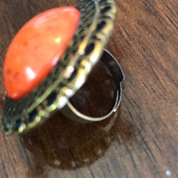 Large circular “stone and metal” ring - Picture 2 of 4